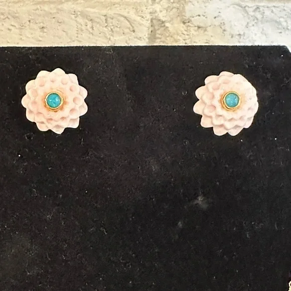 Carved Pink Conch Shell and Sleeping Beauty Turquoise Pendant and Earrings - Picture 5 of 5